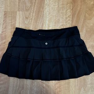 Lululemon size 12 black skirt